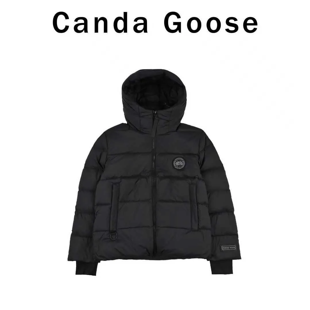 P800 Canada Goose Black Label Down Jacket The goose black label down jacket is a must-have in the outerwear world! The latest designer styles! The goose down jacket has always been a popular element of fashion and is loved by experts from all walks of life! Fashionable hooded cut, high-end customer-supplied fine goose down, high resilience, smooth zipper, strong and firm. Pockets on both sides can store small items, free your hands, and you can go out without worries. It can also meet the need of putting your hands in your pockets👏👏Produced by Big Goose, it can be used as a group uniform by many celebrities. This down jacket uses a double-layer anti-down lining design, which has strong windproof performance and will be very warm in winter! New standard 90% goose down filling, high fluffiness, windproof hooded design. When walking outdoors, pull the collar to the highest position, put your hands in the pockets and it will be very warm. It can be easily controlled by all body types! The interior is equipped with an elastic snow skirt design for better wrapping. The simple and neat style design highlights the masculine temperament. The impeccable style is classic and never goes out of style. It is warm and practical, and it is versatile! You can enter with your eyes closed! Size S-XXL